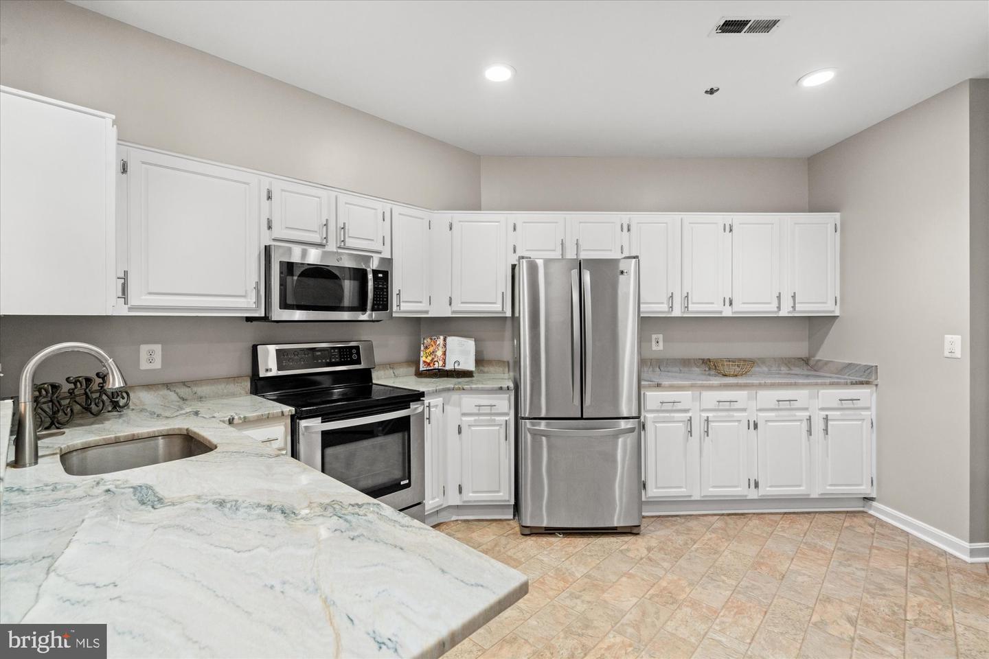 1200 BRADDOCK PL #111, ALEXANDRIA, Virginia 22314, 3 Bedrooms Bedrooms, ,2 BathroomsBathrooms,Residential,For sale,1200 BRADDOCK PL #111,VAAX2047496 MLS # VAAX2047496
