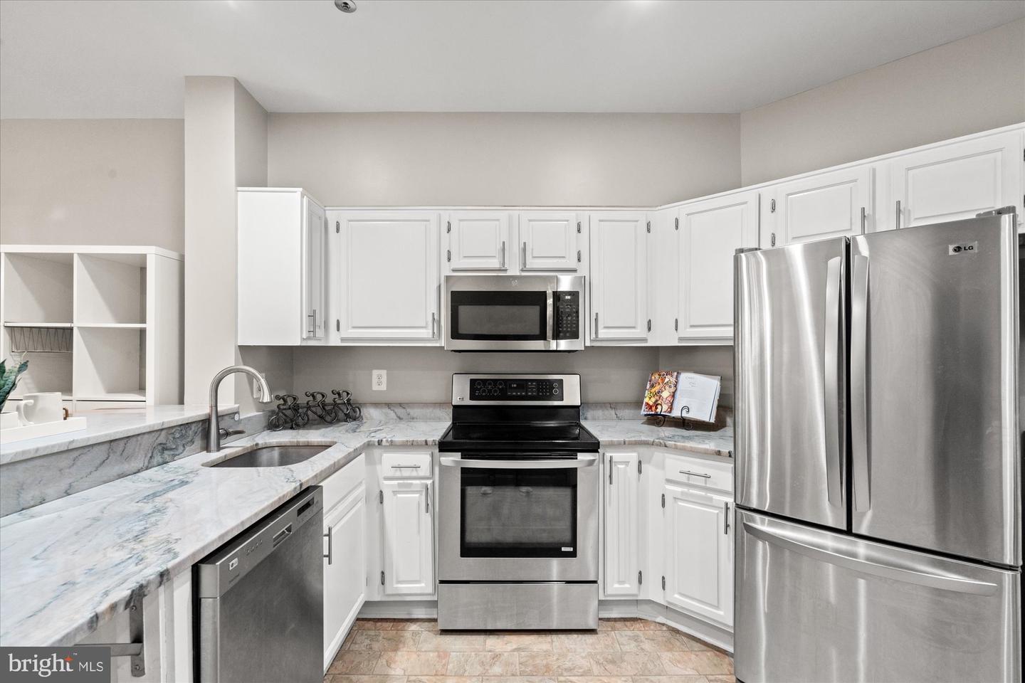 1200 BRADDOCK PL #111, ALEXANDRIA, Virginia 22314, 3 Bedrooms Bedrooms, ,2 BathroomsBathrooms,Residential,For sale,1200 BRADDOCK PL #111,VAAX2047496 MLS # VAAX2047496