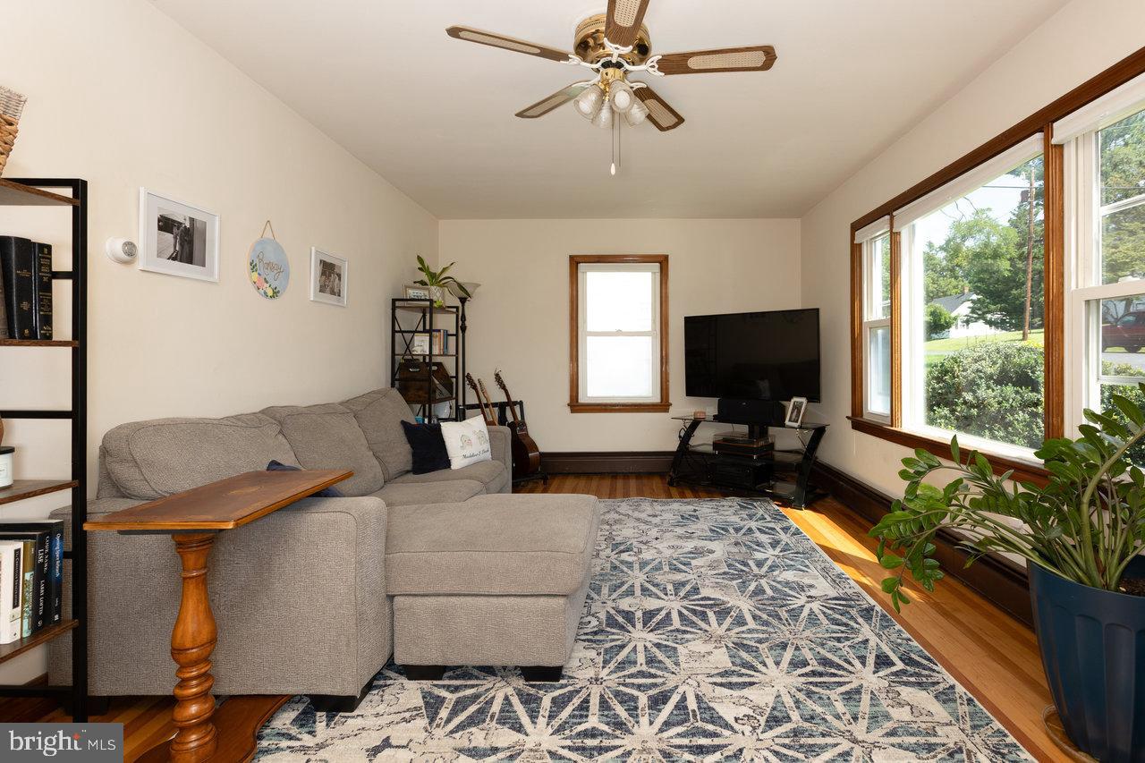 122 FRASER LN, STAUNTON, Virginia 24401, 2 Bedrooms Bedrooms, ,1 BathroomBathrooms,Residential,For sale,122 FRASER LN,VASC2000690 MLS # VASC2000690