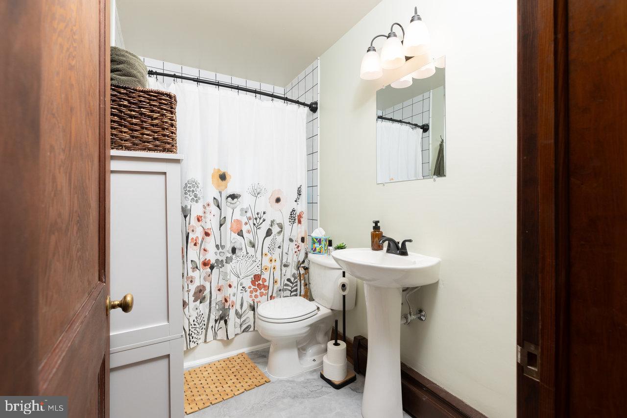 122 FRASER LN, STAUNTON, Virginia 24401, 2 Bedrooms Bedrooms, ,1 BathroomBathrooms,Residential,For sale,122 FRASER LN,VASC2000690 MLS # VASC2000690