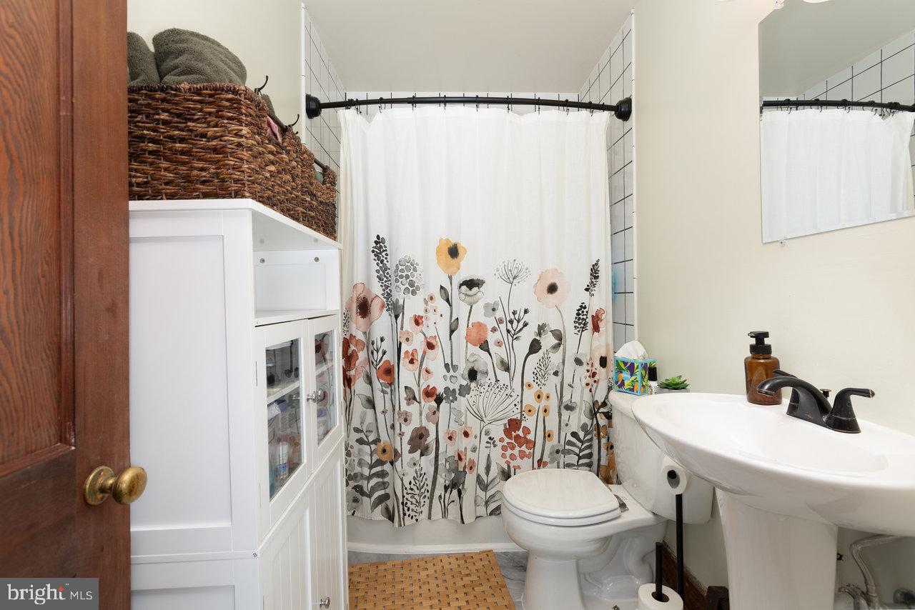 122 FRASER LN, STAUNTON, Virginia 24401, 2 Bedrooms Bedrooms, ,1 BathroomBathrooms,Residential,For sale,122 FRASER LN,VASC2000690 MLS # VASC2000690