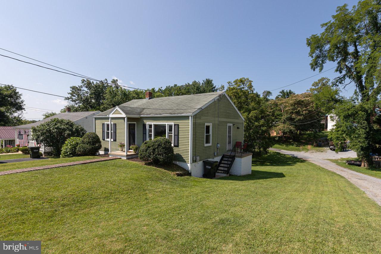 122 FRASER LN, STAUNTON, Virginia 24401, 2 Bedrooms Bedrooms, ,1 BathroomBathrooms,Residential,For sale,122 FRASER LN,VASC2000690 MLS # VASC2000690