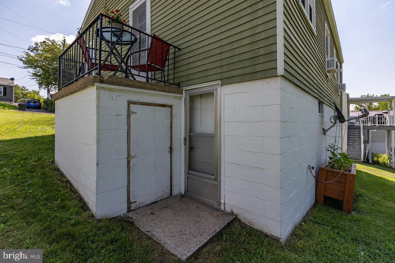 122 FRASER LN, STAUNTON, Virginia 24401, 2 Bedrooms Bedrooms, ,1 BathroomBathrooms,Residential,For sale,122 FRASER LN,VASC2000690 MLS # VASC2000690