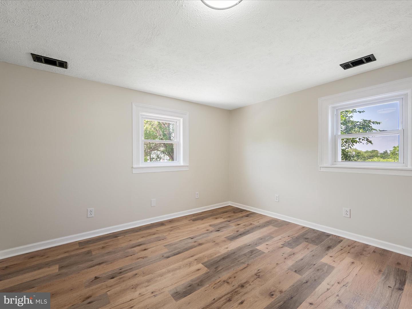 9222 N CONGRESS ST, NEW MARKET, Virginia 22844, 4 Bedrooms Bedrooms, ,2 BathroomsBathrooms,Residential,For sale,9222 N CONGRESS ST,VASH2011720 MLS # VASH2011720