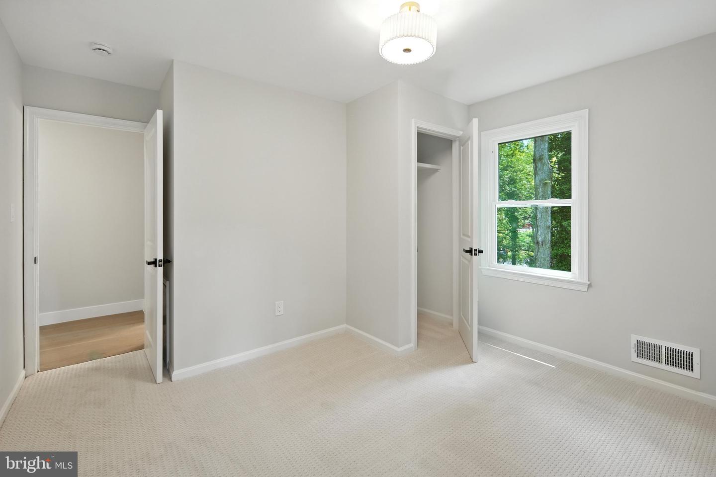 2402 BEEKAY CT, VIENNA, Virginia 22181, 5 Bedrooms Bedrooms, ,3 BathroomsBathrooms,Residential,For sale,2402 BEEKAY CT,VAFX2254290 MLS # VAFX2254290