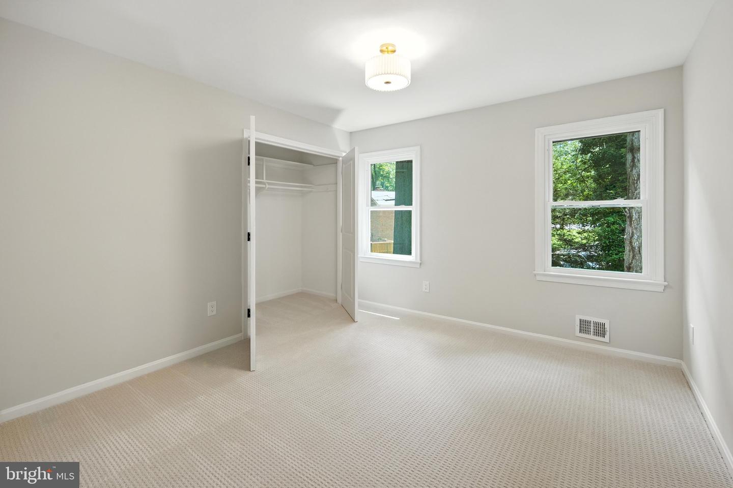 2402 BEEKAY CT, VIENNA, Virginia 22181, 5 Bedrooms Bedrooms, ,3 BathroomsBathrooms,Residential,For sale,2402 BEEKAY CT,VAFX2254290 MLS # VAFX2254290