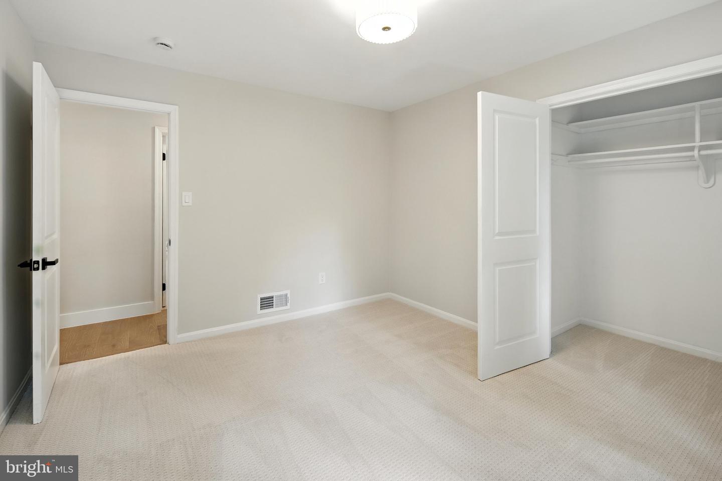 2402 BEEKAY CT, VIENNA, Virginia 22181, 5 Bedrooms Bedrooms, ,3 BathroomsBathrooms,Residential,For sale,2402 BEEKAY CT,VAFX2254290 MLS # VAFX2254290