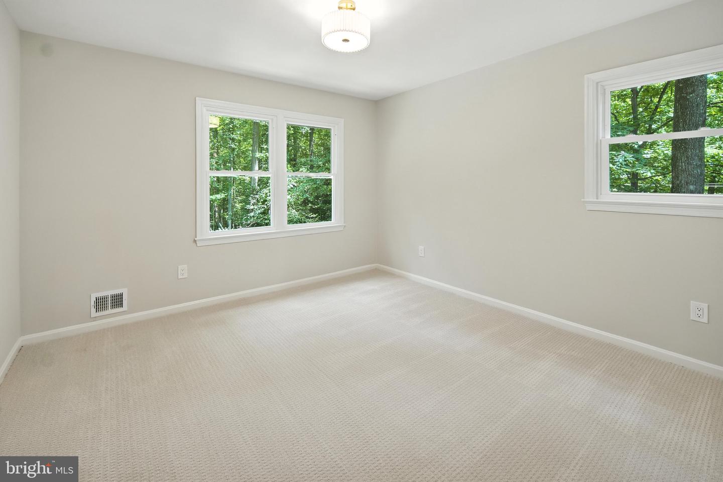 2402 BEEKAY CT, VIENNA, Virginia 22181, 5 Bedrooms Bedrooms, ,3 BathroomsBathrooms,Residential,For sale,2402 BEEKAY CT,VAFX2254290 MLS # VAFX2254290