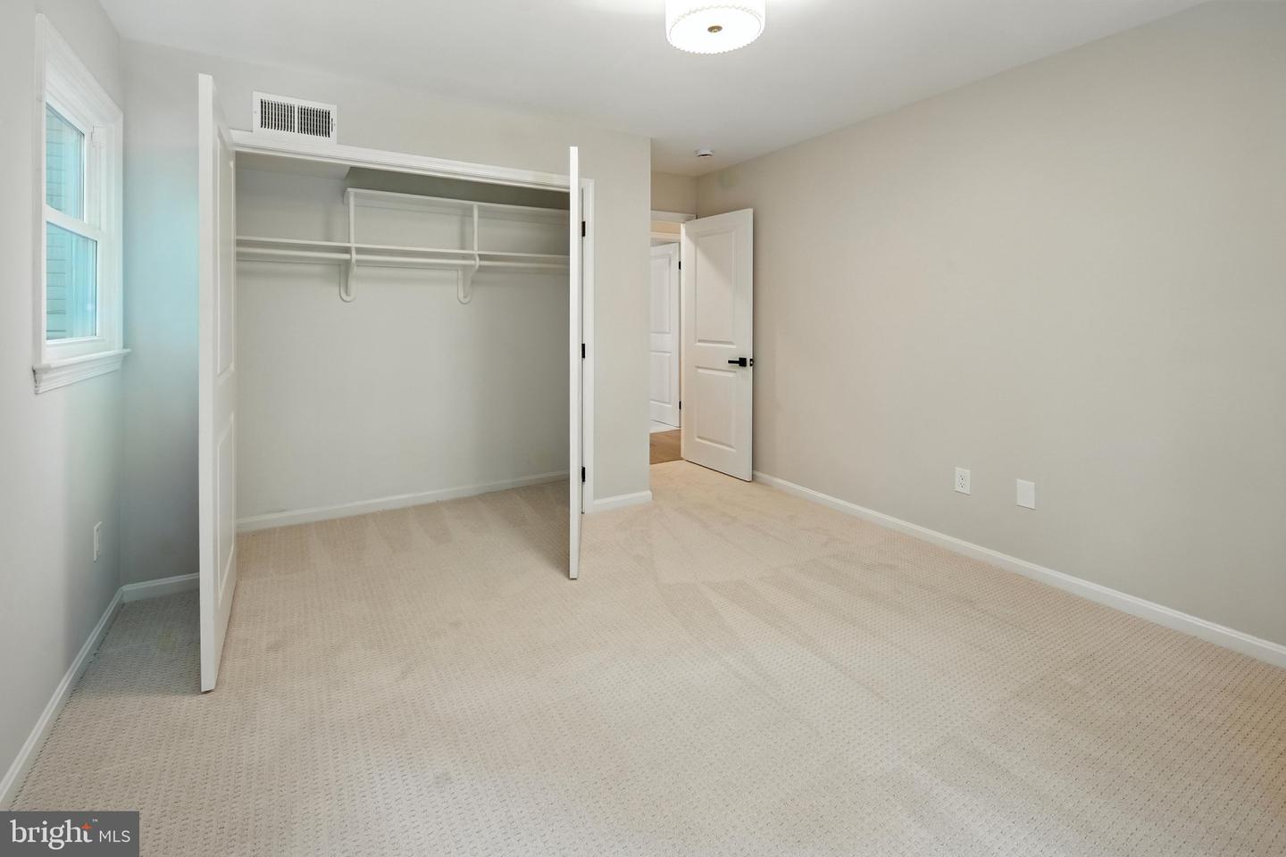 2402 BEEKAY CT, VIENNA, Virginia 22181, 5 Bedrooms Bedrooms, ,3 BathroomsBathrooms,Residential,For sale,2402 BEEKAY CT,VAFX2254290 MLS # VAFX2254290