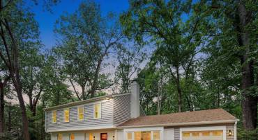 2402 BEEKAY CT, VIENNA, Virginia 22181, 5 Bedrooms Bedrooms, ,3 BathroomsBathrooms,Residential,For sale,2402 BEEKAY CT,VAFX2254290 MLS # VAFX2254290