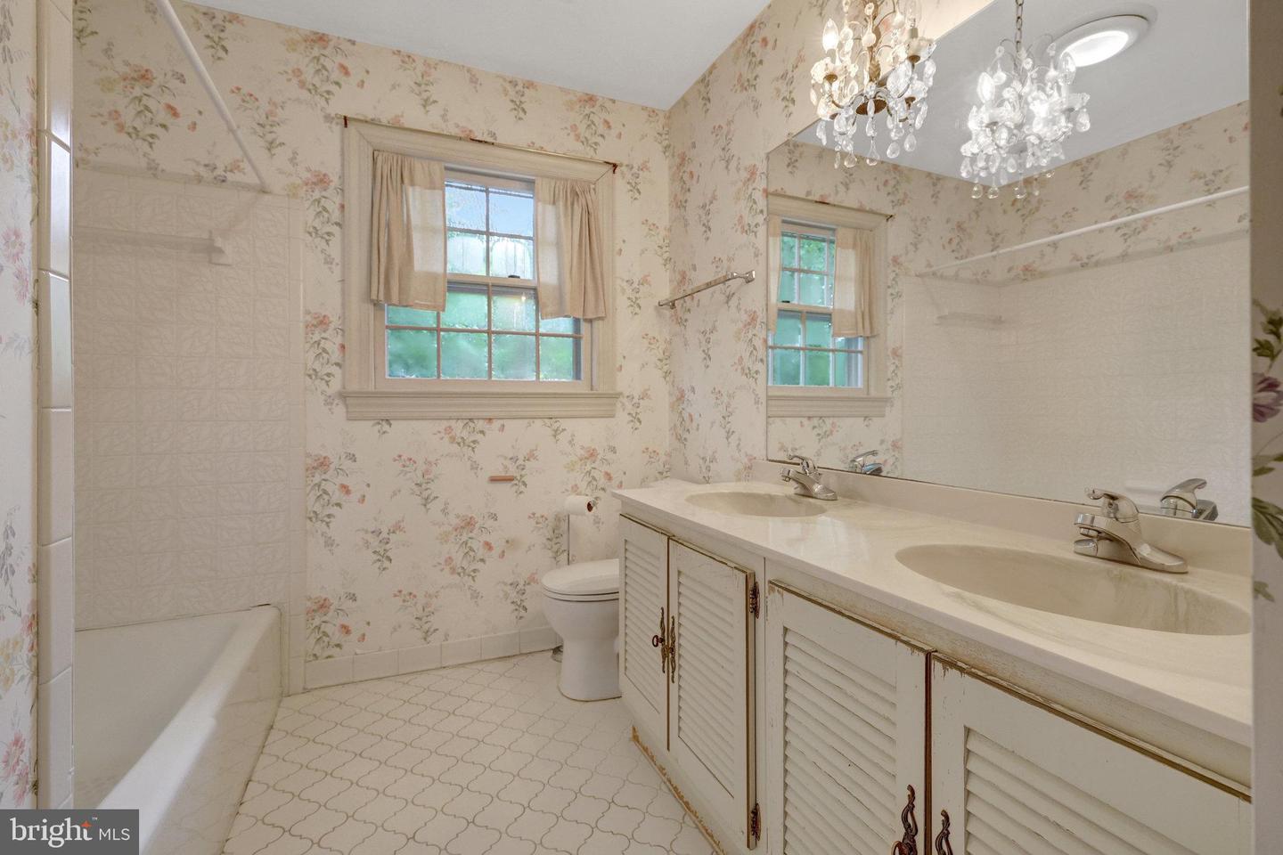1468 HIGHWOOD DR, MCLEAN, Virginia 22101, 5 Bedrooms Bedrooms, ,3 BathroomsBathrooms,Residential,For sale,1468 HIGHWOOD DR,VAFX2255612 MLS # VAFX2255612