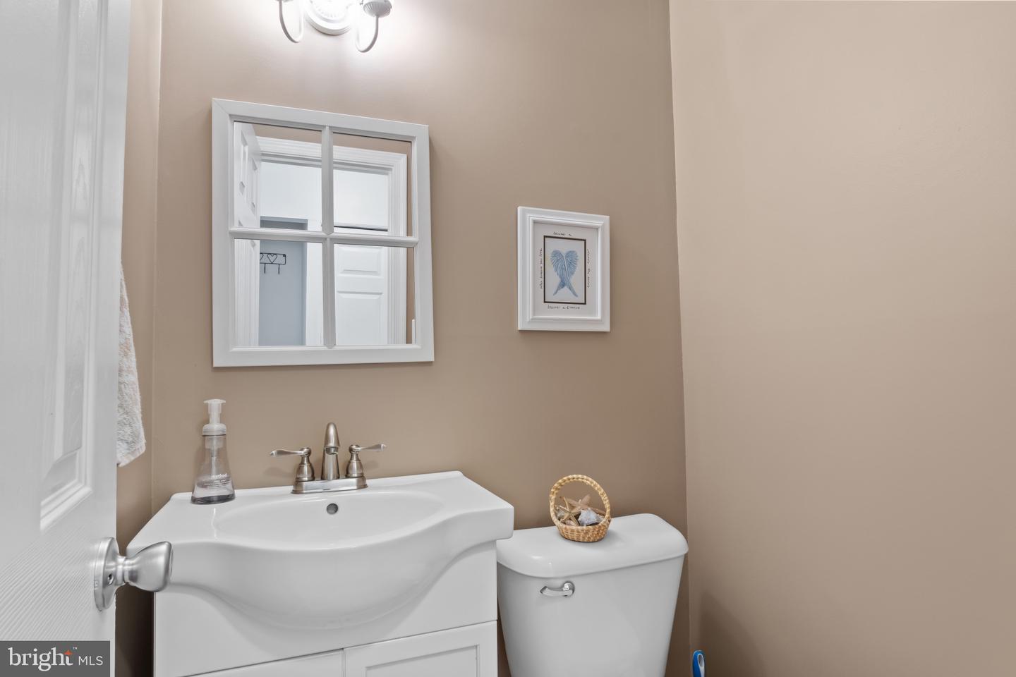14861 LAMBETH SQ, CENTREVILLE, Virginia 20120, 3 Bedrooms Bedrooms, 7 Rooms Rooms,2 BathroomsBathrooms,Residential,For sale,14861 LAMBETH SQ,VAFX2247968 MLS # VAFX2247968