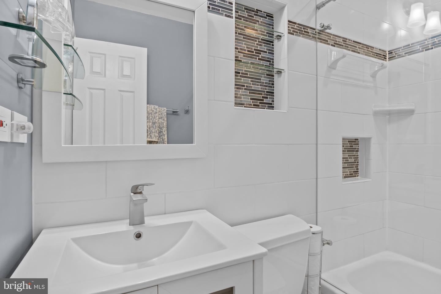 14861 LAMBETH SQ, CENTREVILLE, Virginia 20120, 3 Bedrooms Bedrooms, 7 Rooms Rooms,2 BathroomsBathrooms,Residential,For sale,14861 LAMBETH SQ,VAFX2247968 MLS # VAFX2247968