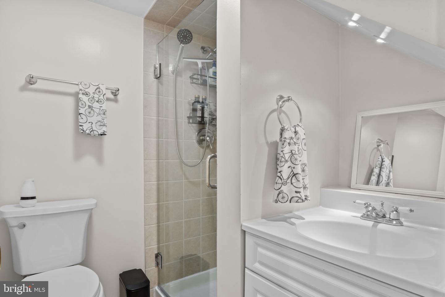 14861 LAMBETH SQ, CENTREVILLE, Virginia 20120, 3 Bedrooms Bedrooms, 7 Rooms Rooms,2 BathroomsBathrooms,Residential,For sale,14861 LAMBETH SQ,VAFX2247968 MLS # VAFX2247968
