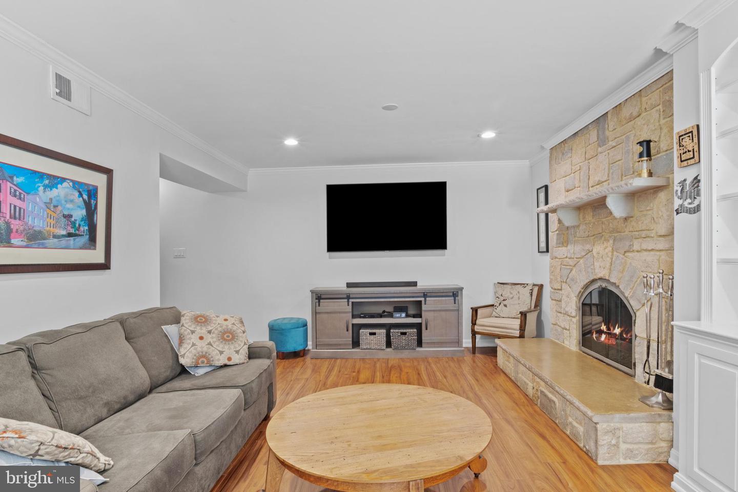 14861 LAMBETH SQ, CENTREVILLE, Virginia 20120, 3 Bedrooms Bedrooms, 7 Rooms Rooms,2 BathroomsBathrooms,Residential,For sale,14861 LAMBETH SQ,VAFX2247968 MLS # VAFX2247968