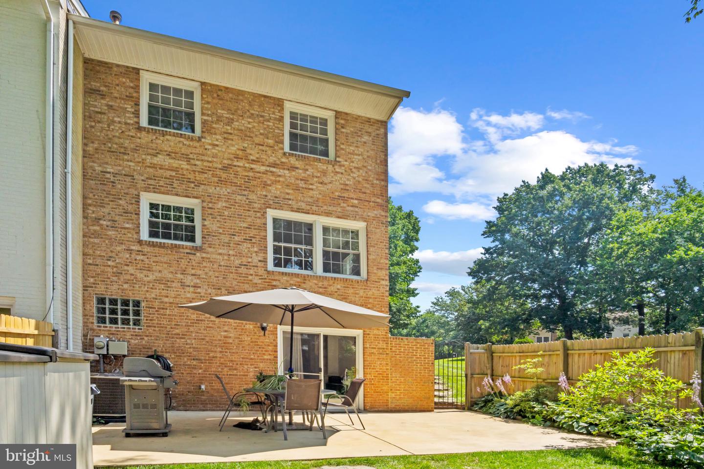 14861 LAMBETH SQ, CENTREVILLE, Virginia 20120, 3 Bedrooms Bedrooms, 7 Rooms Rooms,2 BathroomsBathrooms,Residential,For sale,14861 LAMBETH SQ,VAFX2247968 MLS # VAFX2247968