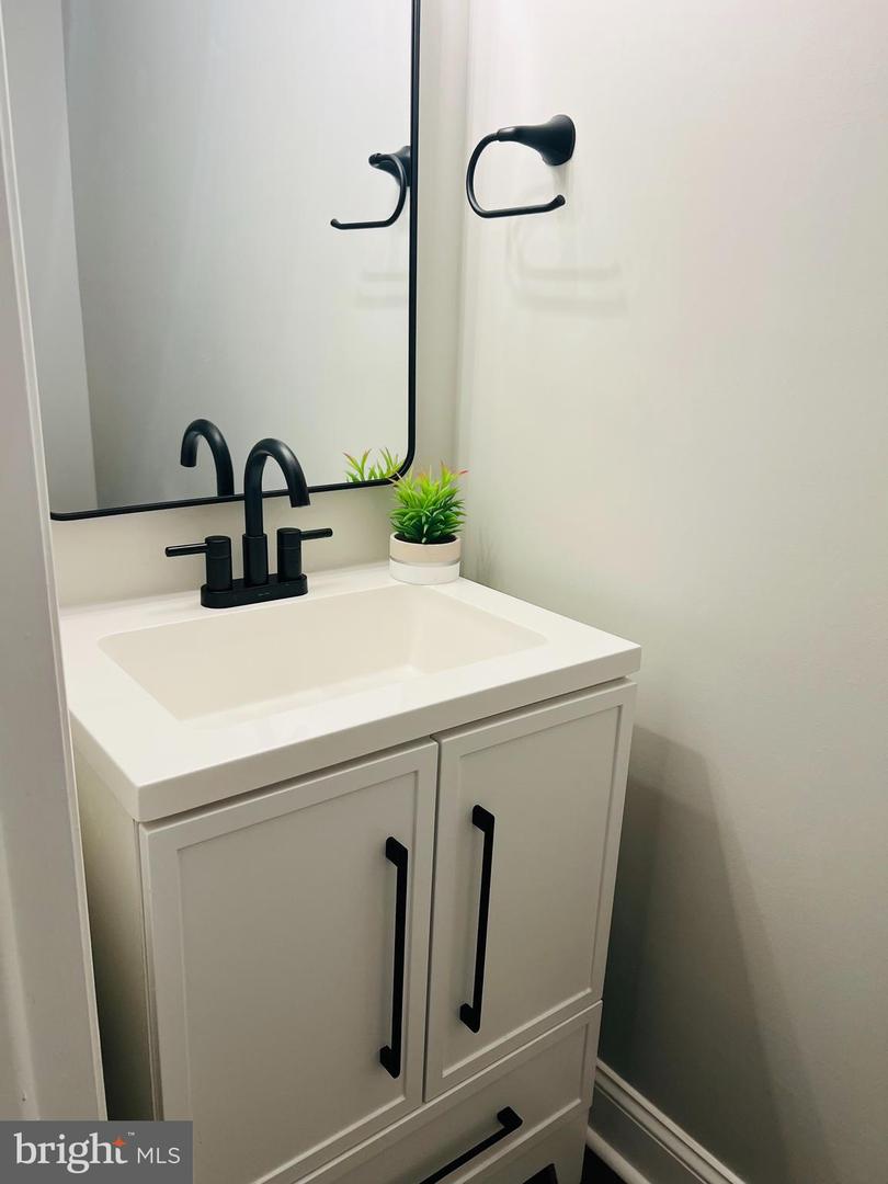8442 SUGAR CREEK LN, SPRINGFIELD, Virginia 22153, 2 Bedrooms Bedrooms, ,1 BathroomBathrooms,Residential,For sale,8442 SUGAR CREEK LN,VAFX2255850 MLS # VAFX2255850