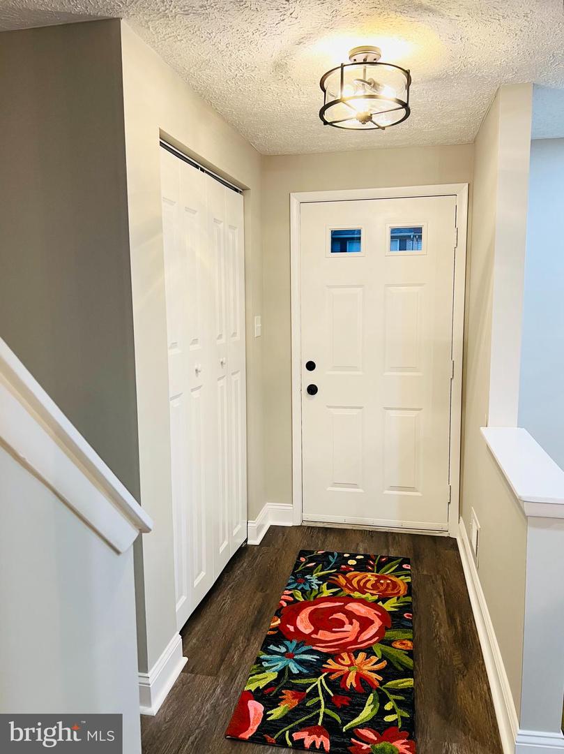 8442 SUGAR CREEK LN, SPRINGFIELD, Virginia 22153, 2 Bedrooms Bedrooms, ,1 BathroomBathrooms,Residential,For sale,8442 SUGAR CREEK LN,VAFX2255850 MLS # VAFX2255850