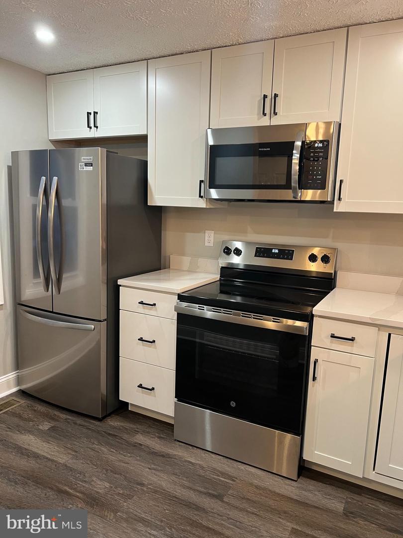 8442 SUGAR CREEK LN, SPRINGFIELD, Virginia 22153, 2 Bedrooms Bedrooms, ,1 BathroomBathrooms,Residential,For sale,8442 SUGAR CREEK LN,VAFX2255850 MLS # VAFX2255850
