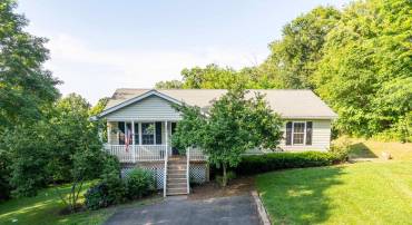 958 HIGHRIDGE RD, FRONT ROYAL, Virginia 22630, 3 Bedrooms Bedrooms, ,2 BathroomsBathrooms,Residential,For sale,958 HIGHRIDGE RD,VAWR2011580 MLS # VAWR2011580