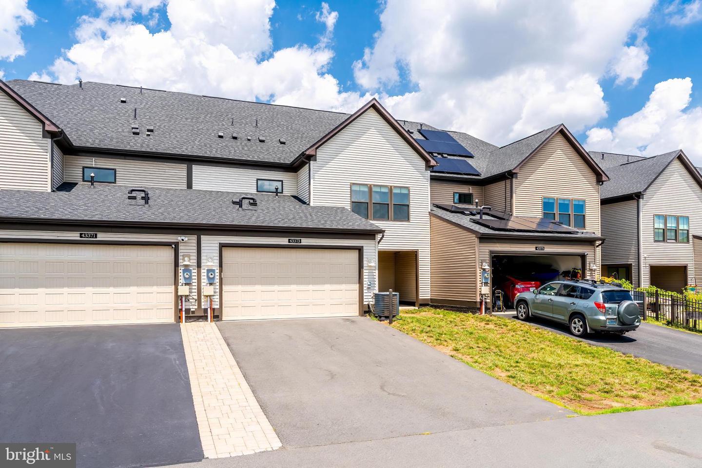 43373 DEWEY SQ, ASHBURN, Virginia 20148, 4 Bedrooms Bedrooms, ,4 BathroomsBathrooms,Residential,For sale,43373 DEWEY SQ,VALO2101988 MLS # VALO2101988