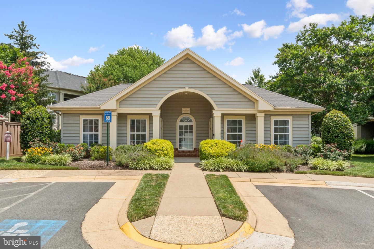 11322 WESTBROOK MILL LN #204, FAIRFAX, Virginia 22030, 3 Bedrooms Bedrooms, ,2 BathroomsBathrooms,Residential,For sale,11322 WESTBROOK MILL LN #204,VAFX2255702 MLS # VAFX2255702