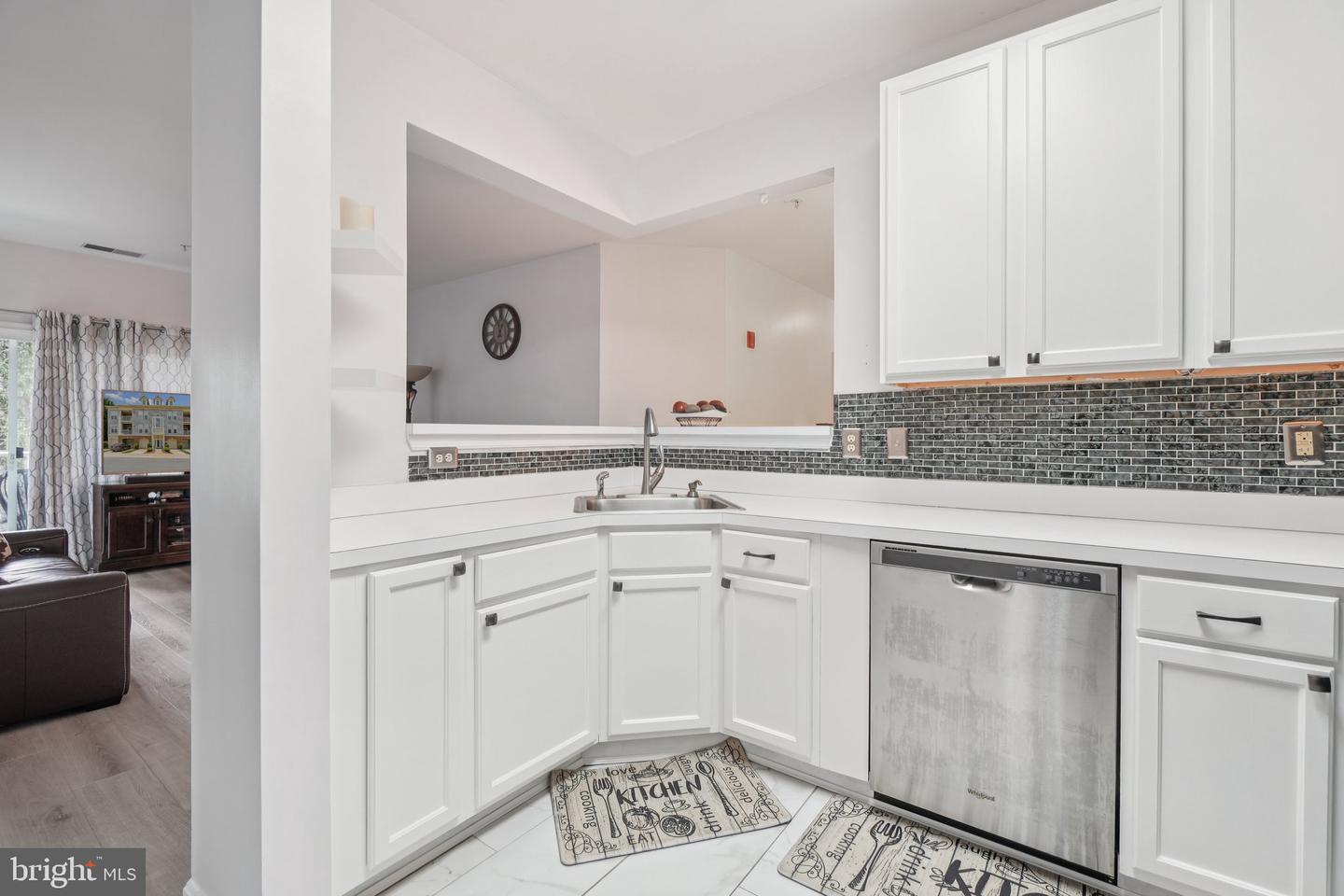 11322 WESTBROOK MILL LN #204, FAIRFAX, Virginia 22030, 3 Bedrooms Bedrooms, ,2 BathroomsBathrooms,Residential,For sale,11322 WESTBROOK MILL LN #204,VAFX2255702 MLS # VAFX2255702