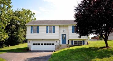 327 E 18TH ST, FRONT ROYAL, Virginia 22630, 3 Bedrooms Bedrooms, ,2 BathroomsBathrooms,Residential,For sale,327 E 18TH ST,VAWR2011718 MLS # VAWR2011718