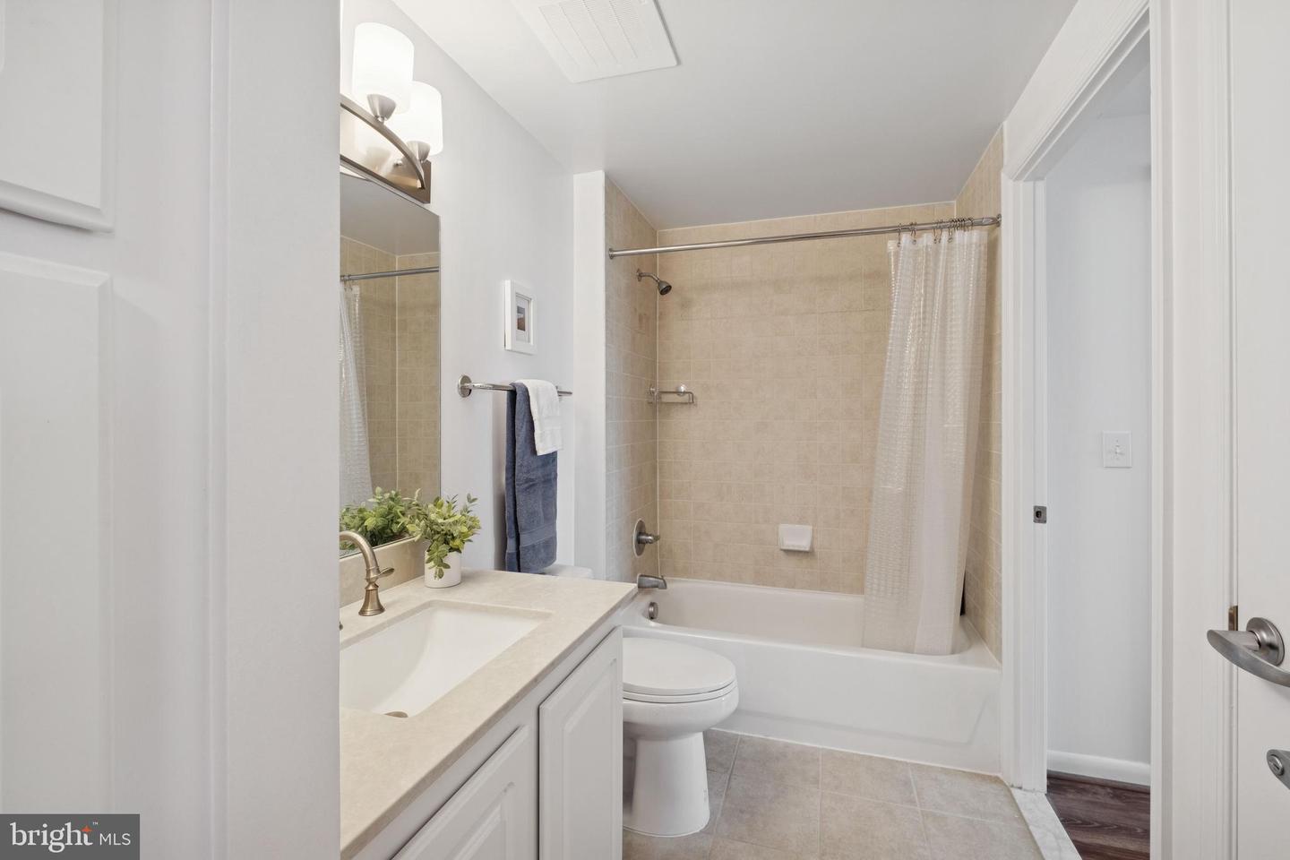 355 I ST SW #601, WASHINGTON, District Of Columbia 20024, 2 Bedrooms Bedrooms, 5 Rooms Rooms,2 BathroomsBathrooms,Residential,For sale,355 I ST SW #601,DCDC2210724 MLS # DCDC2210724