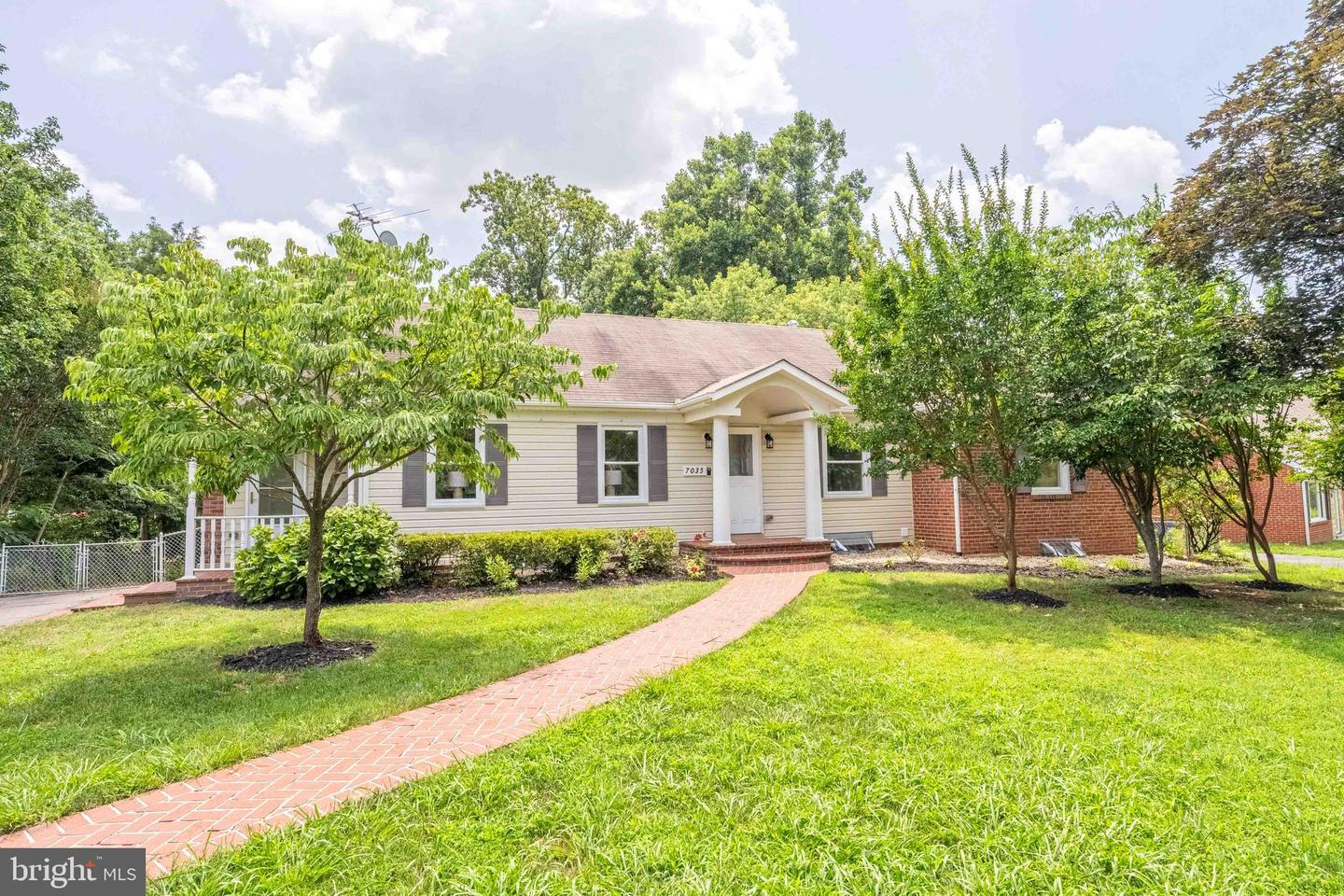 7035 CALAMO ST, SPRINGFIELD, Virginia 22150, 3 Bedrooms Bedrooms, ,3 BathroomsBathrooms,Residential,For sale,7035 CALAMO ST,VAFX2255898 MLS # VAFX2255898