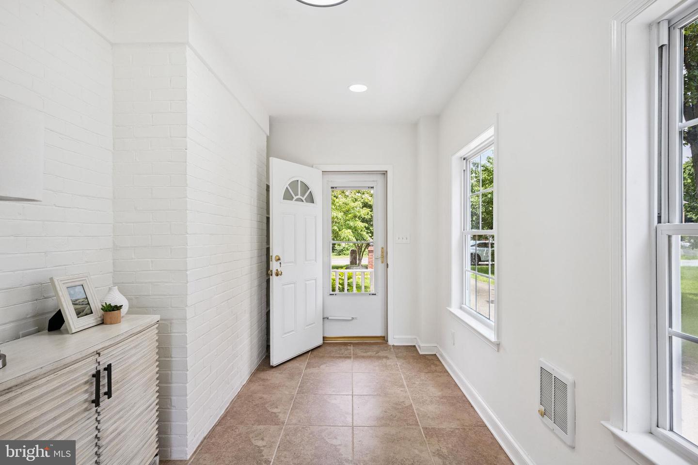 7035 CALAMO ST, SPRINGFIELD, Virginia 22150, 3 Bedrooms Bedrooms, ,3 BathroomsBathrooms,Residential,For sale,7035 CALAMO ST,VAFX2255898 MLS # VAFX2255898