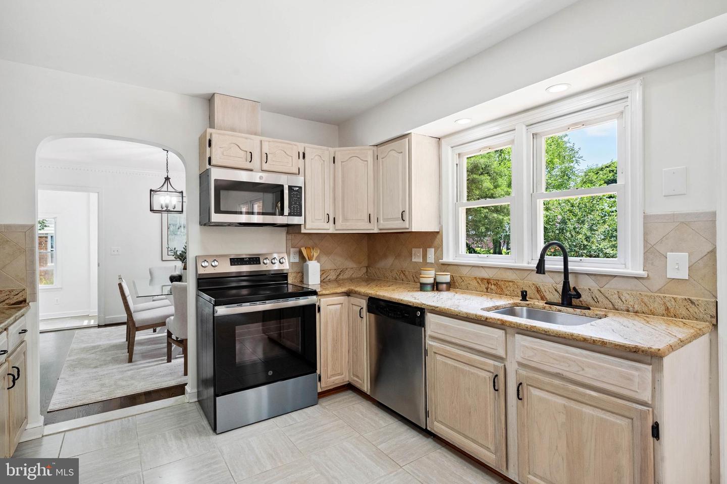 7035 CALAMO ST, SPRINGFIELD, Virginia 22150, 3 Bedrooms Bedrooms, ,3 BathroomsBathrooms,Residential,For sale,7035 CALAMO ST,VAFX2255898 MLS # VAFX2255898