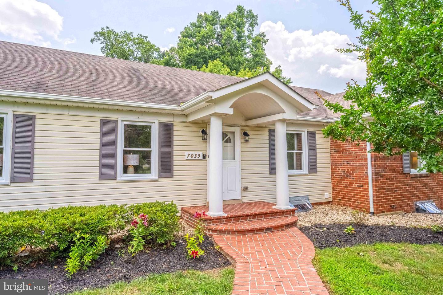 7035 CALAMO ST, SPRINGFIELD, Virginia 22150, 3 Bedrooms Bedrooms, ,3 BathroomsBathrooms,Residential,For sale,7035 CALAMO ST,VAFX2255898 MLS # VAFX2255898