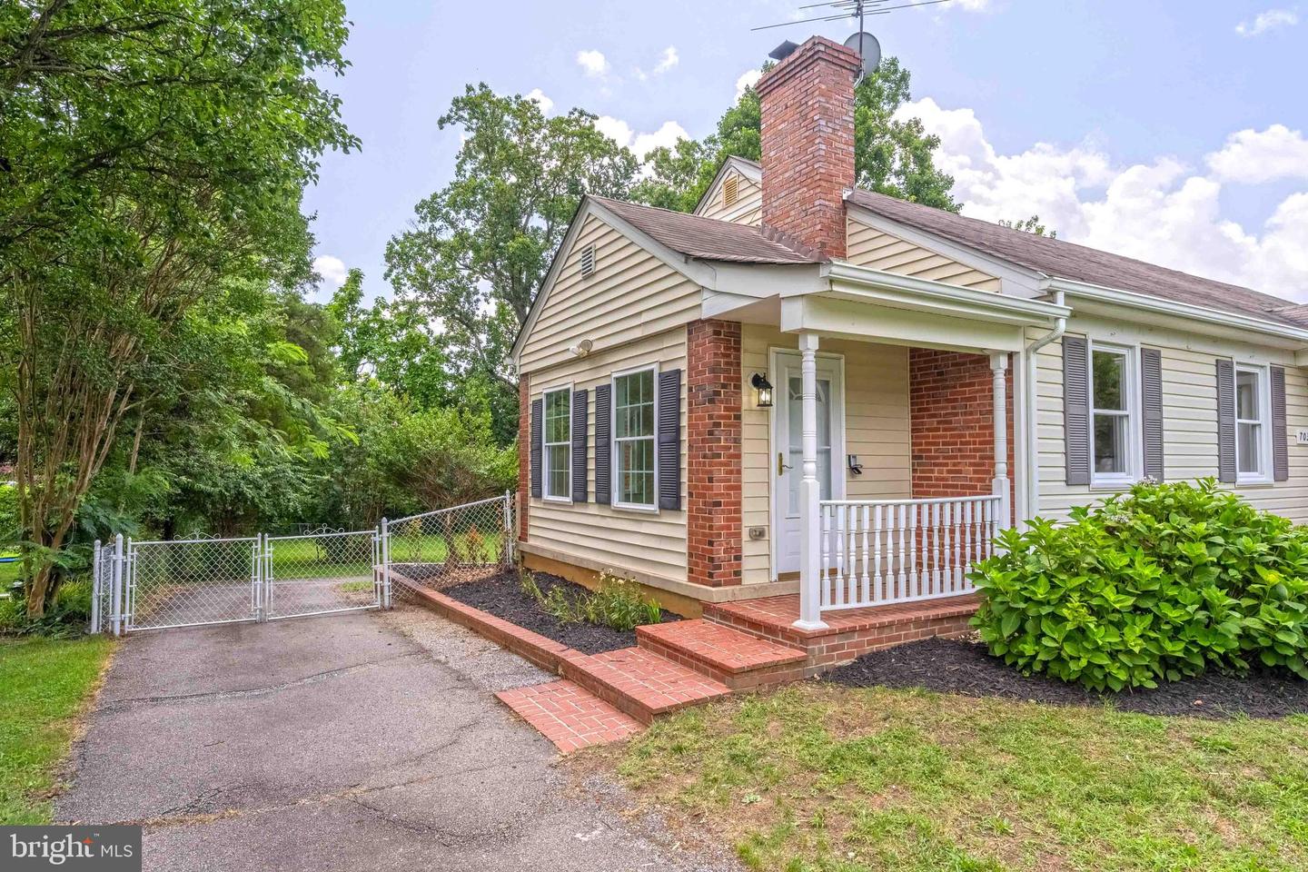 7035 CALAMO ST, SPRINGFIELD, Virginia 22150, 3 Bedrooms Bedrooms, ,3 BathroomsBathrooms,Residential,For sale,7035 CALAMO ST,VAFX2255898 MLS # VAFX2255898