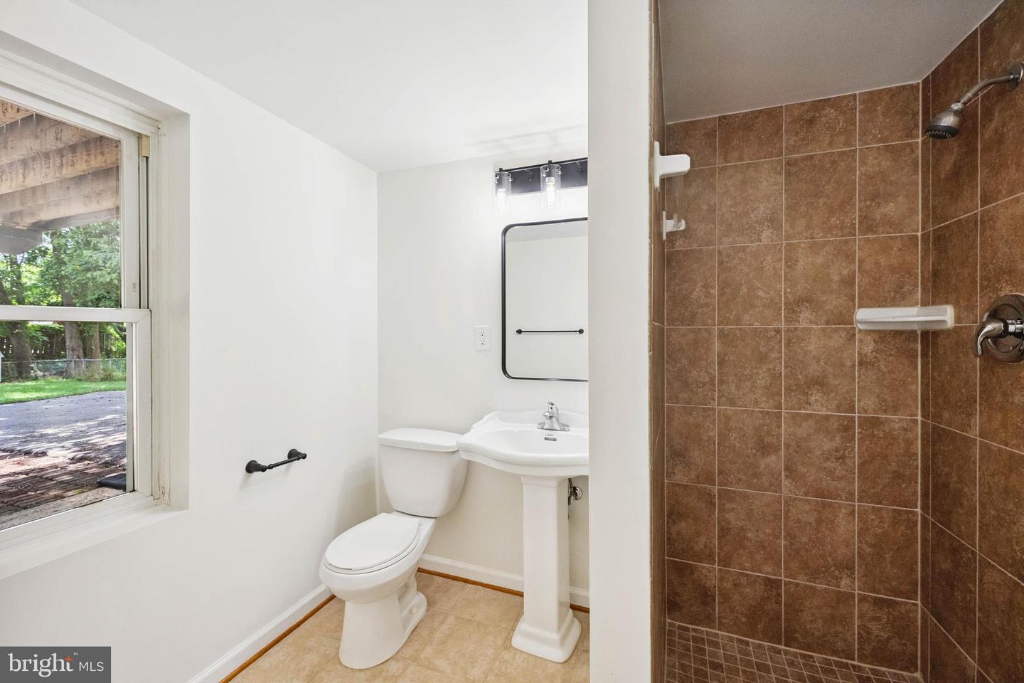 7035 CALAMO ST, SPRINGFIELD, Virginia 22150, 3 Bedrooms Bedrooms, ,3 BathroomsBathrooms,Residential,For sale,7035 CALAMO ST,VAFX2255898 MLS # VAFX2255898