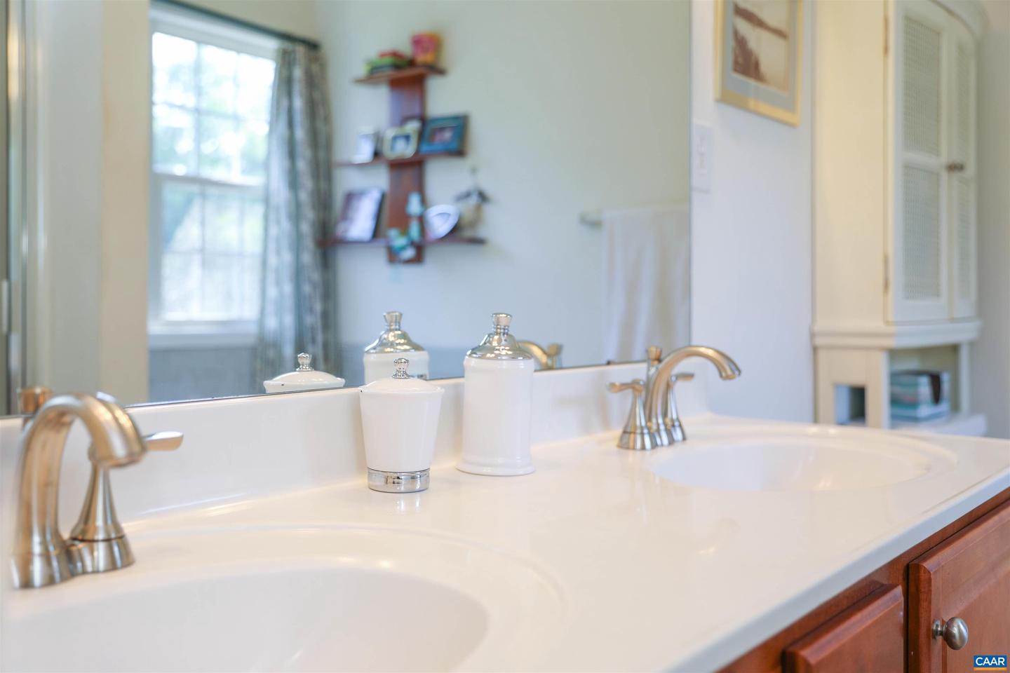 5310 LITTLE FOX LN, CHARLOTTESVILLE, Virginia 22903, 4 Bedrooms Bedrooms, ,2 BathroomsBathrooms,Residential,For sale,5310 LITTLE FOX LN,666824 MLS # 666824