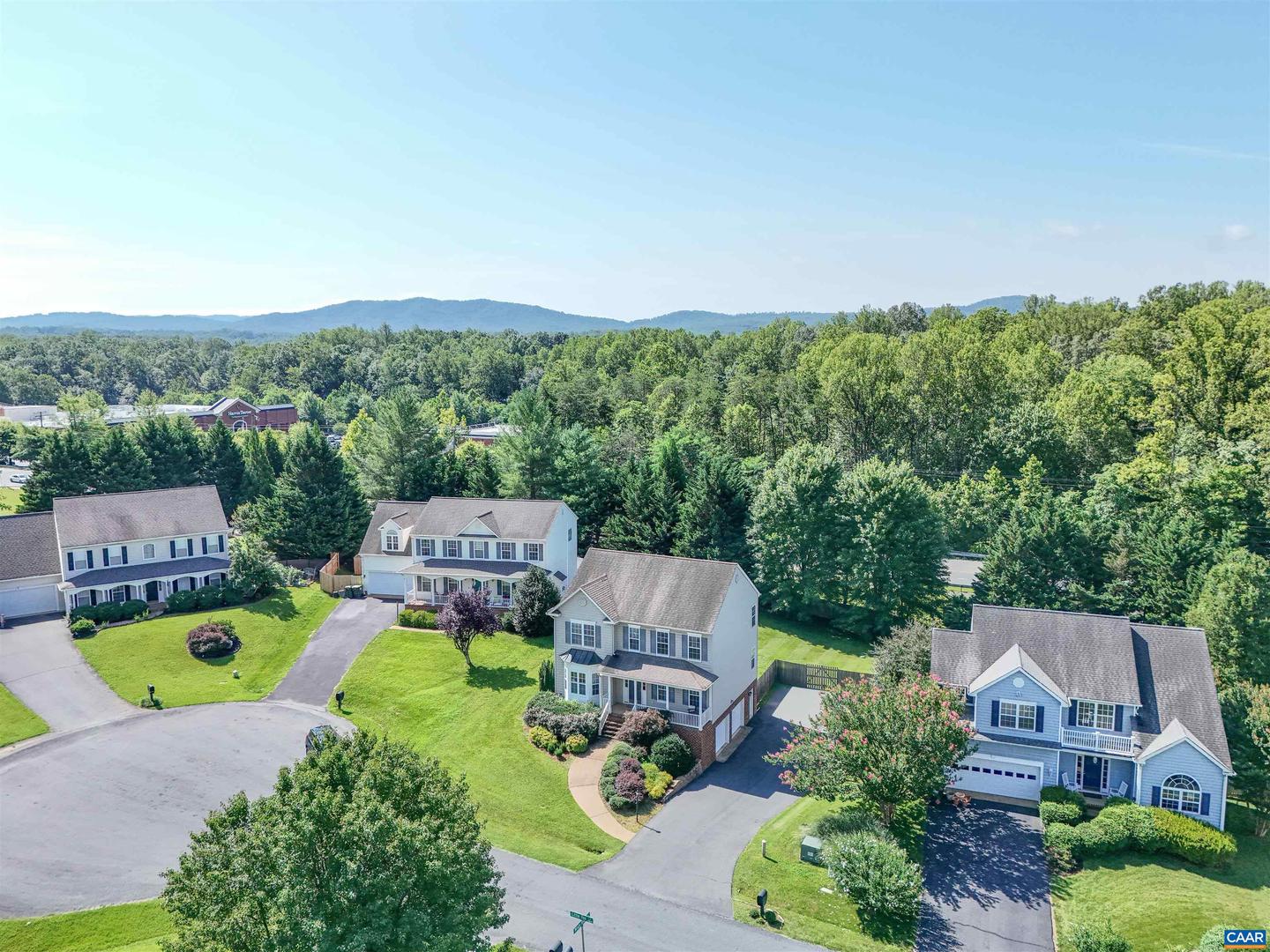 5310 LITTLE FOX LN, CHARLOTTESVILLE, Virginia 22903, 4 Bedrooms Bedrooms, ,2 BathroomsBathrooms,Residential,For sale,5310 LITTLE FOX LN,666824 MLS # 666824