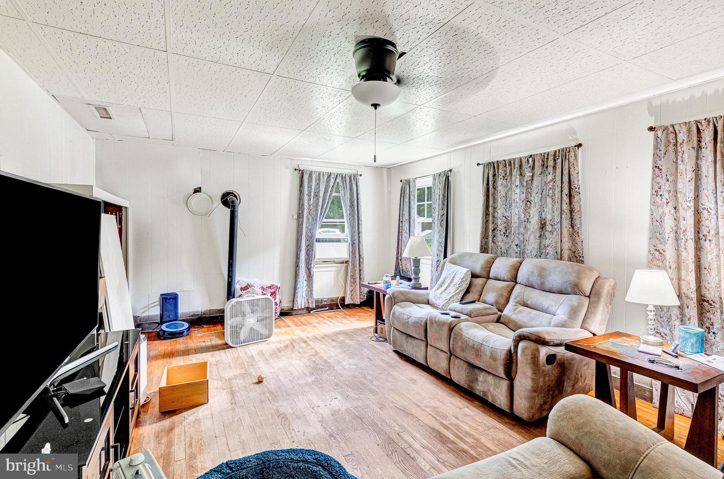 508 CHAPMAN ST, ASHLAND, Virginia 23005, 2 Bedrooms Bedrooms, ,1 BathroomBathrooms,Residential,For sale,508 CHAPMAN ST,VAHA2001022 MLS # VAHA2001022