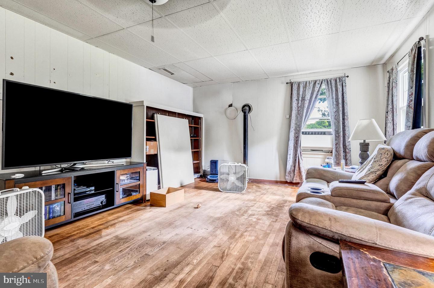 508 CHAPMAN ST, ASHLAND, Virginia 23005, 2 Bedrooms Bedrooms, ,1 BathroomBathrooms,Residential,For sale,508 CHAPMAN ST,VAHA2001022 MLS # VAHA2001022