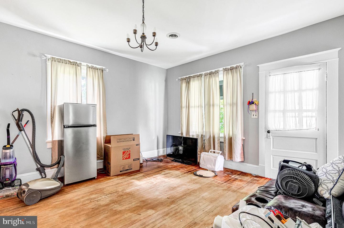 508 CHAPMAN ST, ASHLAND, Virginia 23005, 2 Bedrooms Bedrooms, ,1 BathroomBathrooms,Residential,For sale,508 CHAPMAN ST,VAHA2001022 MLS # VAHA2001022