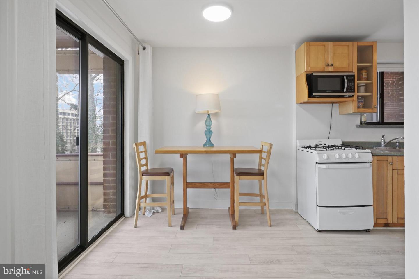 1581 N COLONIAL TER #201-X, ARLINGTON, Virginia 22209, 2 Bedrooms Bedrooms, ,1 BathroomBathrooms,Residential,For sale,1581 N COLONIAL TER #201-X,VAAR2060832 MLS # VAAR2060832