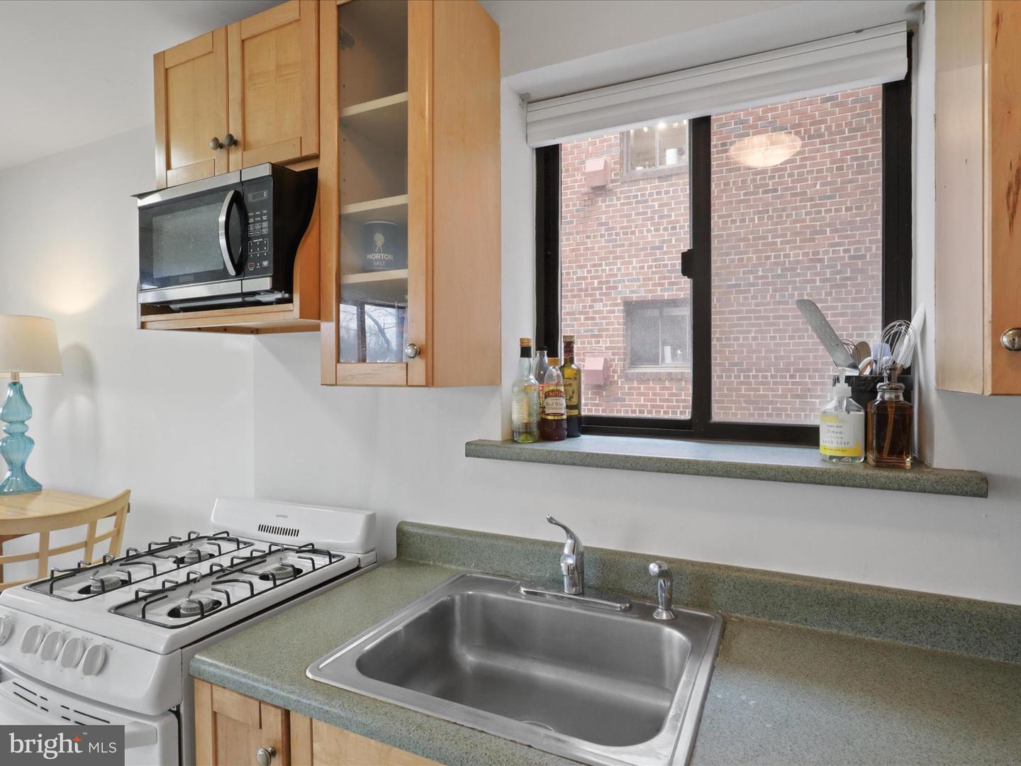 1581 N COLONIAL TER #201-X, ARLINGTON, Virginia 22209, 2 Bedrooms Bedrooms, ,1 BathroomBathrooms,Residential,For sale,1581 N COLONIAL TER #201-X,VAAR2060832 MLS # VAAR2060832