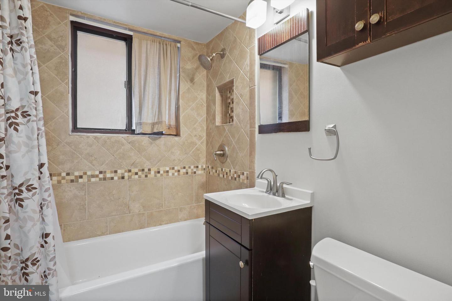 1581 N COLONIAL TER #201-X, ARLINGTON, Virginia 22209, 2 Bedrooms Bedrooms, ,1 BathroomBathrooms,Residential,For sale,1581 N COLONIAL TER #201-X,VAAR2060832 MLS # VAAR2060832