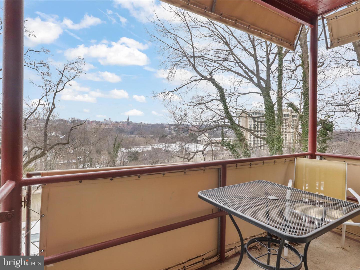 1581 N COLONIAL TER #201-X, ARLINGTON, Virginia 22209, 2 Bedrooms Bedrooms, ,1 BathroomBathrooms,Residential,For sale,1581 N COLONIAL TER #201-X,VAAR2060832 MLS # VAAR2060832