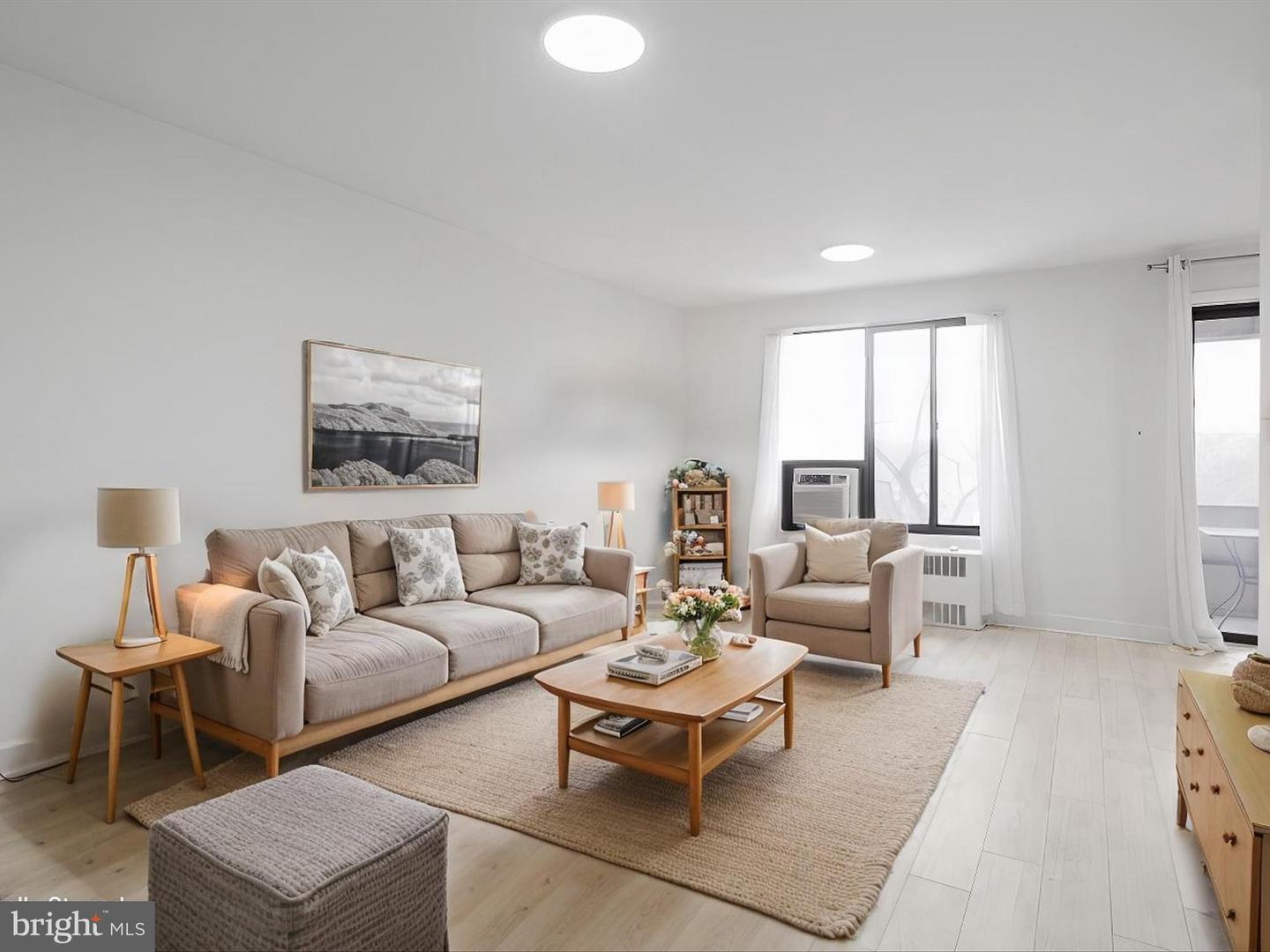 1581 N COLONIAL TER #201-X, ARLINGTON, Virginia 22209, 2 Bedrooms Bedrooms, ,1 BathroomBathrooms,Residential,For sale,1581 N COLONIAL TER #201-X,VAAR2060832 MLS # VAAR2060832