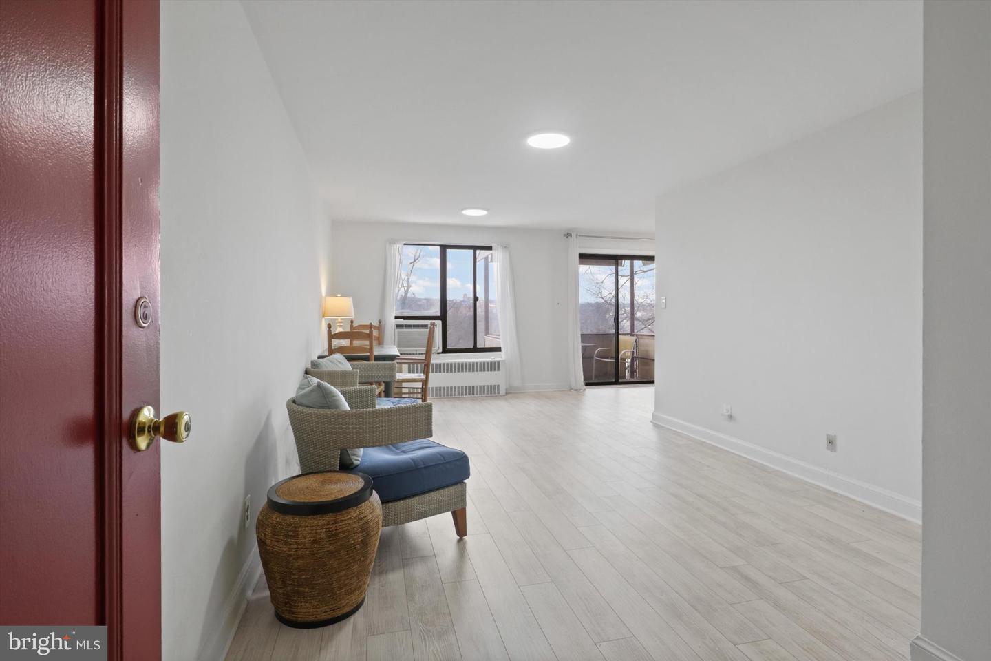 1581 N COLONIAL TER #201-X, ARLINGTON, Virginia 22209, 2 Bedrooms Bedrooms, ,1 BathroomBathrooms,Residential,For sale,1581 N COLONIAL TER #201-X,VAAR2060832 MLS # VAAR2060832