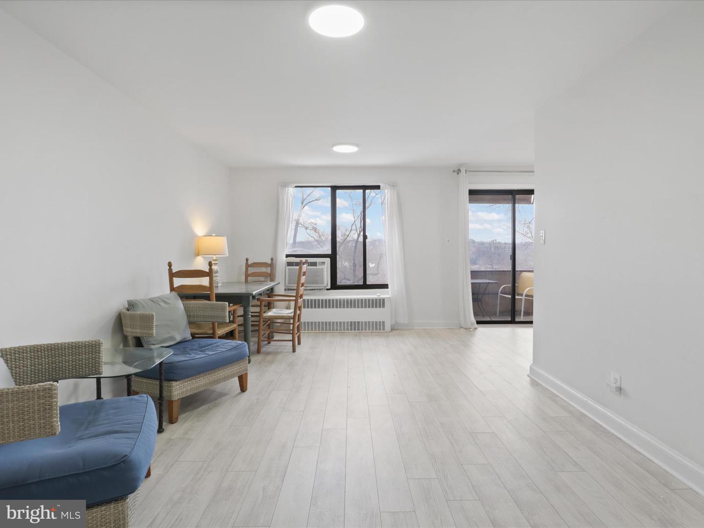 1581 N COLONIAL TER #201-X, ARLINGTON, Virginia 22209, 2 Bedrooms Bedrooms, ,1 BathroomBathrooms,Residential,For sale,1581 N COLONIAL TER #201-X,VAAR2060832 MLS # VAAR2060832