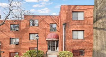 1581 N COLONIAL TER #201-X, ARLINGTON, Virginia 22209, 2 Bedrooms Bedrooms, ,1 BathroomBathrooms,Residential,For sale,1581 N COLONIAL TER #201-X,VAAR2060832 MLS # VAAR2060832