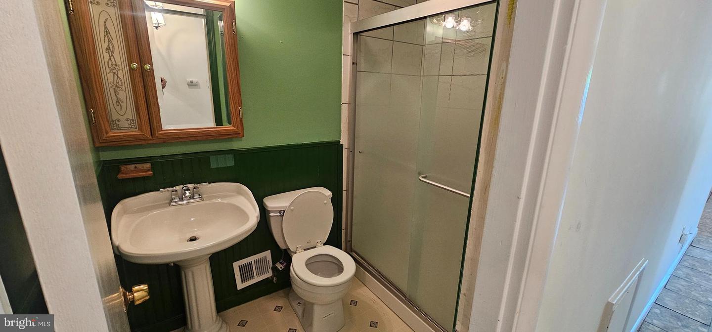 2711 GROVETON ST, ALEXANDRIA, Virginia 22306, 3 Bedrooms Bedrooms, ,2 BathroomsBathrooms,Residential,For sale,2711 GROVETON ST,VAFX2255954 MLS # VAFX2255954