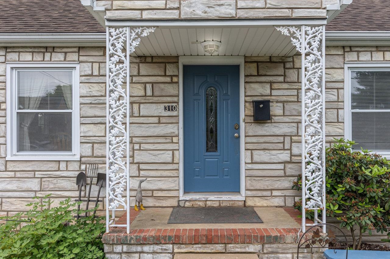 310 E SPOTSWOOD AVE, ELKTON, Virginia 22827, 3 Bedrooms Bedrooms, ,1 BathroomBathrooms,Residential,310 E SPOTSWOOD AVE,665284 MLS # 665284